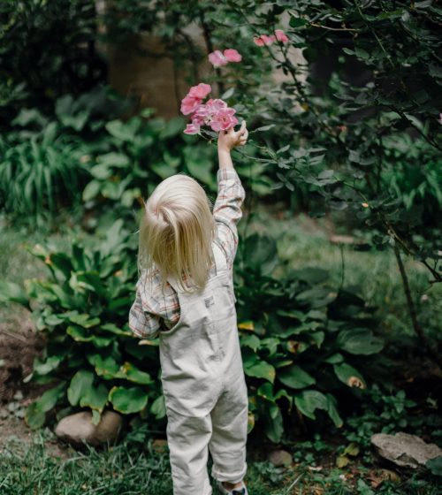 photo enfant dans la nature pour podcast climat a chaud